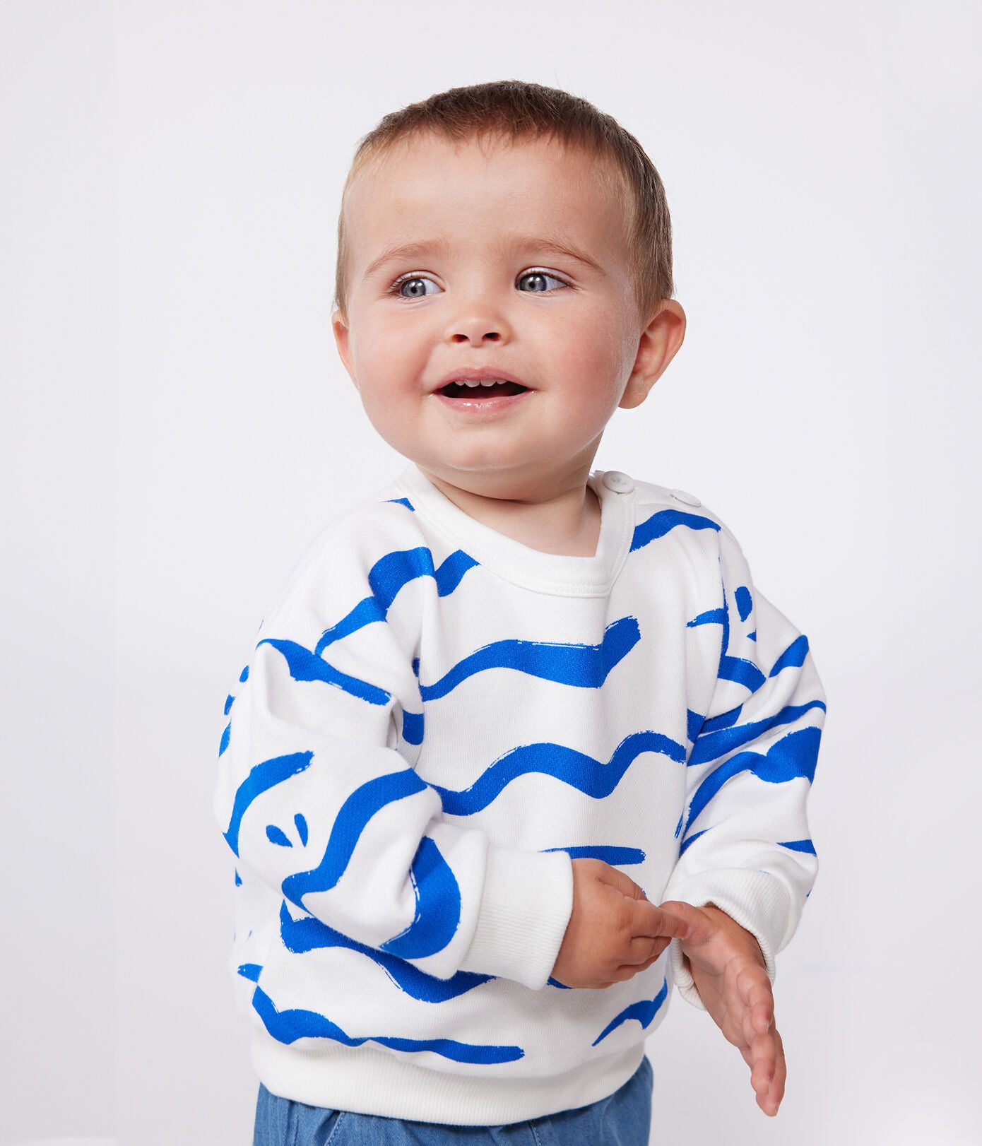 PB-NB039 - Petit Bateau Baby Sweatshirt with shark print (Marshmallow Porcelana)