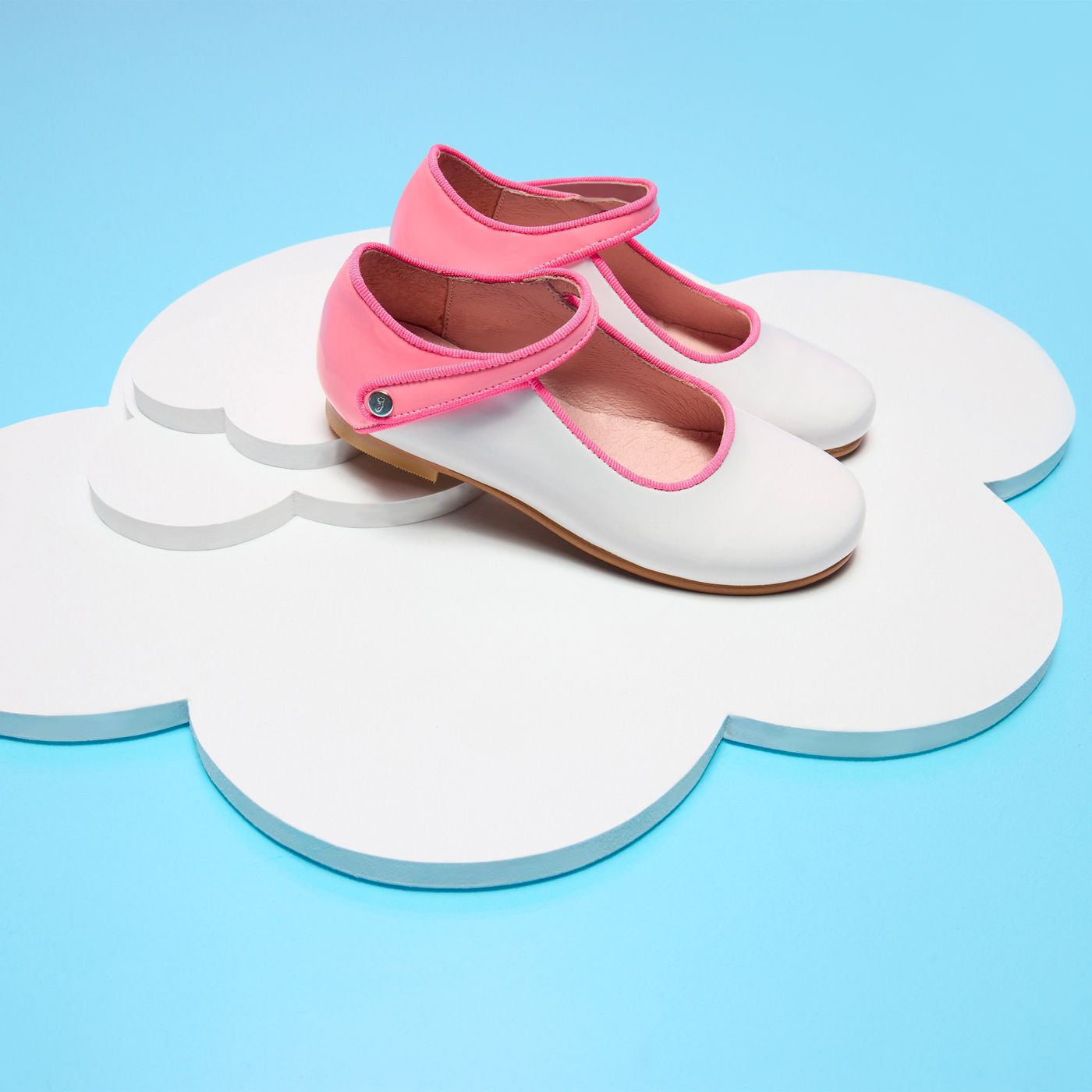 Mary Janes in Patent Leather Girl - White/Pink