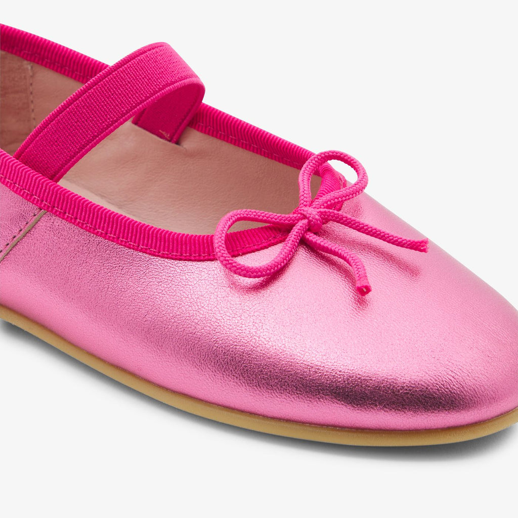 Girl ballerinas
