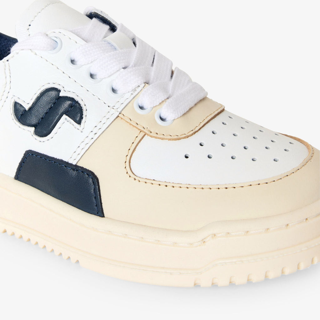 Sneakers in Leather Boy - White/Light Blue