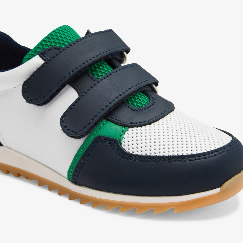 Child running-style trainers